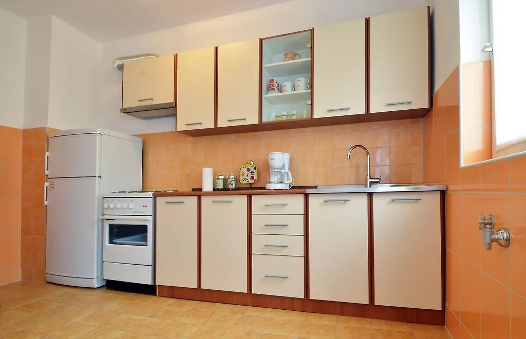 Apartment Rojnic Pula 0*,